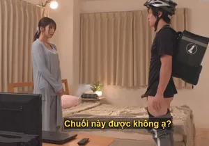 Cô gái muốn học nhưng bị bạn cùng phòng địt