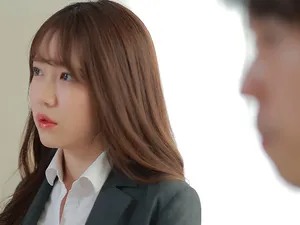 Má kế trẻ chịch với 2 cậu con trai riêng của chồng… vì Ông xã già “yếu”