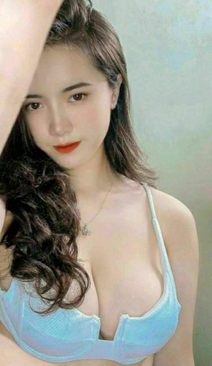 Cô giáo nhìn thì có vẻ nhút nhát đấy nhưng thật ra lại là một dâm nữ